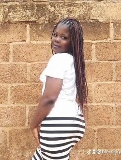 Louise's profile, a single 31-year-old a woman in 1200 Logements