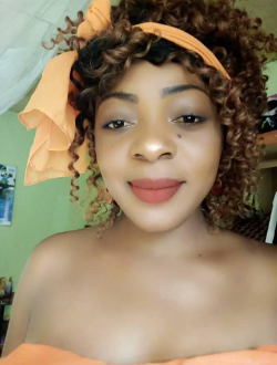 Paola's profile, a single 30-year-old a woman in Éfoulan