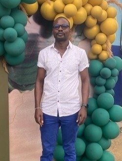 Laclas's profile, a single 43-year-old a man in Abidjan