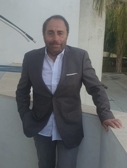 Albert's profile, a single 45-year-old a man in Paris