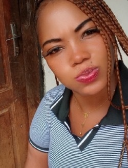 Frankie's profile, a single 32-year-old a woman in Akonolinga