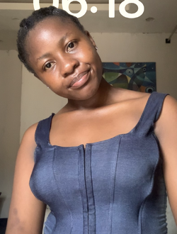Ange's profile, a single 18-year-old a woman in Douala