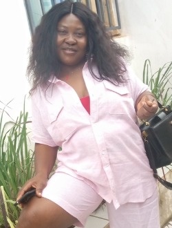 Alice's profile, a single 45-year-old a woman in Meyo-Centre