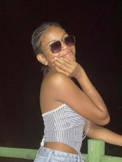 Maria's profile, a single 19-year-old a woman in 1ER Arrondissement