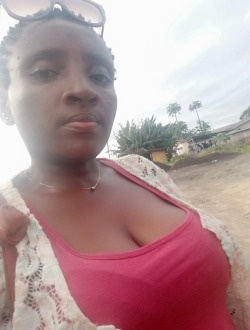 Nandi's profile, a single 39-year-old a woman in Douala