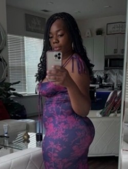 Mia's profile, a single 42-year-old a woman in Seattle