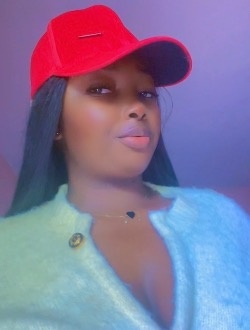 Christiane's profile, a single 18-year-old a woman in Yaoundé