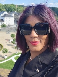 Diana's profile, a single 43-year-old a woman in Douala