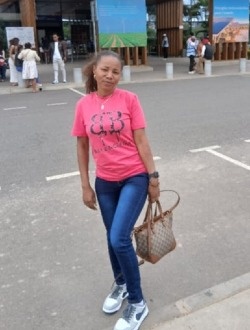 Emma's profile, a single 32-year-old a woman in Antananarivo