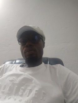 Angelo's profile, a single 39-year-old a man in Lomé