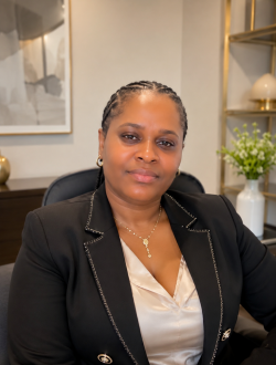 Émeraude's profile, a single 44-year-old a woman in Lomé