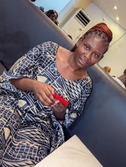 Claire's profile, a single 24-year-old a woman in Douala
