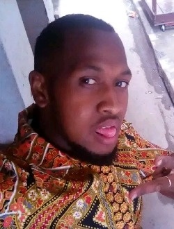 Léon's profile, a single 33-year-old a man in Baie du Tombeau