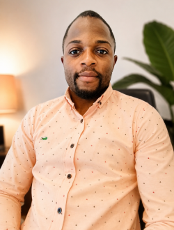 Alex's profile, a single 32-year-old a man in Douala