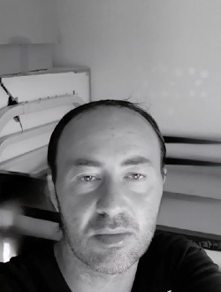 Vgtj's profile, a single 44-year-old a man in Versailles