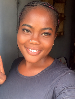 Viviane's profile, a single 23-year-old a woman in Douala