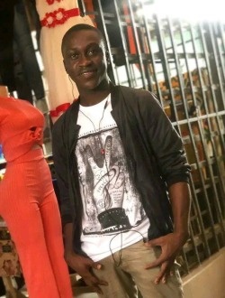 Brayan's profile, a single 33-year-old a man in Abobo