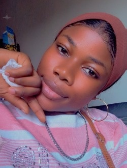 Stela's profile, a single 22-year-old a woman in Douala