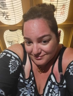 Lina's profile, a single 34-year-old a woman in Montréal