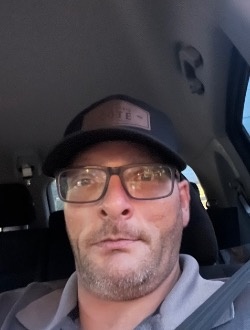 Martin's profile, a single 47-year-old a man in Victoriaville