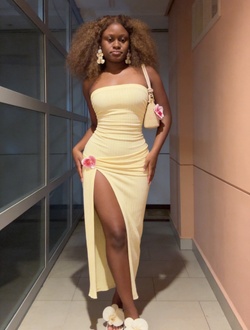 Jessica's profile, a single 23-year-old a woman in Douala