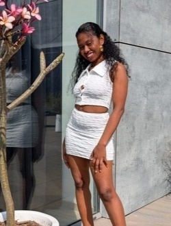 Sarah's profile, a single 25-year-old a woman in 67 Ha