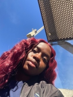 Lia's profile, a single 24-year-old a woman in São Paulo