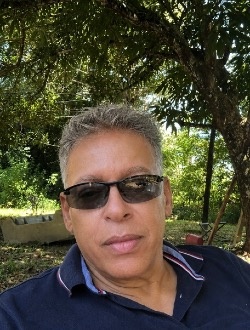 Carlo's profile, a single 58-year-old a man in Paris