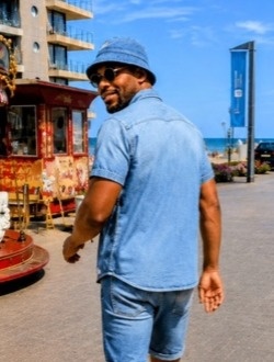 Azab's profile, a single 55-year-old a man in De Panne