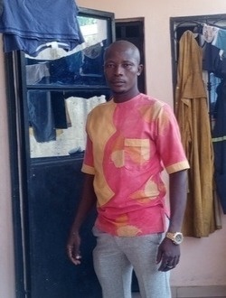 Basile's profile, a single 38-year-old a man in Douala
