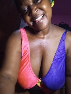 Misbel's profile, a single 42-year-old a woman in Douala