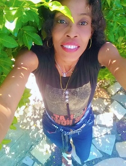 Registe Edna's profile, a single 29-year-old a woman in Delmar