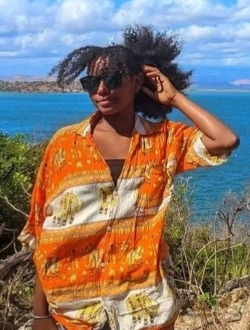 Lucia's profile, a single 19-year-old a woman in Antsiranantsara