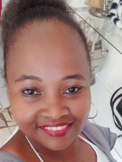 Julia's profile, a single 38-year-old a woman in 67 Ha
