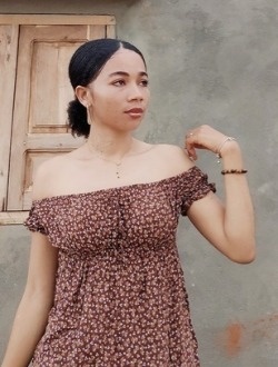 Viviane's profile, a single 25-year-old a woman in Aketa