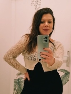 Hellen's profile, a single 45-year-old a woman in Saint-Ouen-sur-Seine