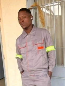 André Claude's profile, a single 32-year-old a man in Douala