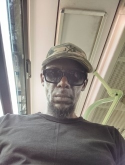 Bangs's profile, a single 45-year-old a man in Paris