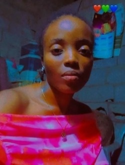 Lori's profile, a single 23-year-old a woman in Douala