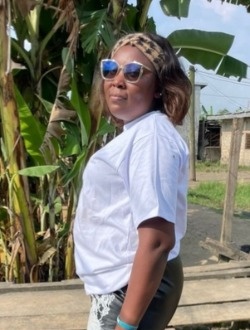 Ines's profile, a single 33-year-old a woman in Douala
