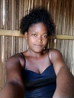 Laurencia's profile, a single 34-year-old a woman in Mananjary