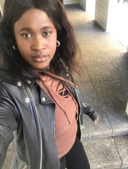 Binta's profile, a single 29-year-old a woman in Paris