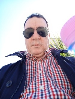 Hakim's profile, a single 49-year-old a man in Bab el Oued