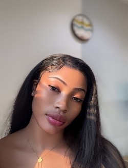 Diane's profile, a single 24-year-old a woman in Douala