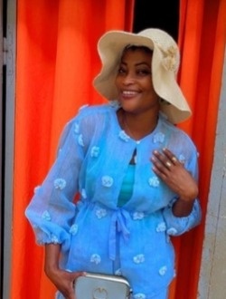 Anita's profile, a single 34-year-old a woman in Avébé