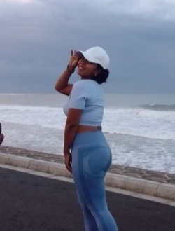 Angie's profile, a single 38-year-old a woman in Abbeville-Saint-Lucien