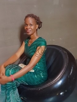 Véronique's profile, a single 48-year-old a woman in Quatre Croix