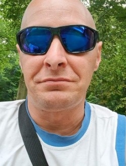 Andy's profile, a single 48-year-old a man in Bruxelles