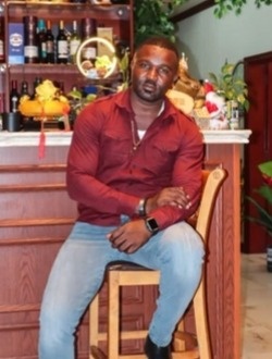 Rolf Thélor's profile, a single 33-year-old a man in Mindoube