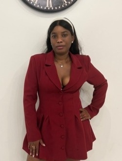 Sarah's profile, a single 28-year-old a woman in Genoa